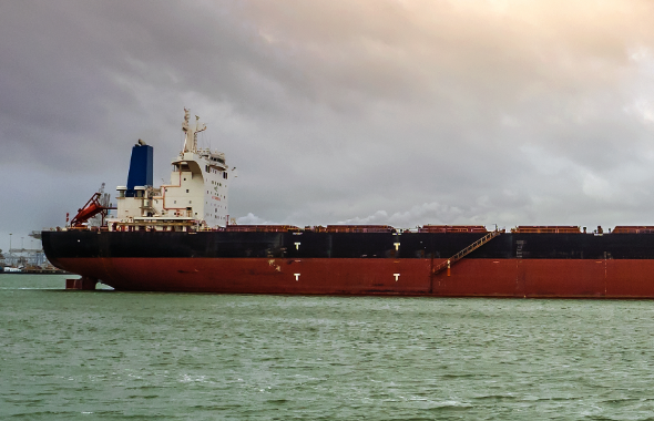 雜貨船裝貨的時(shí)候應(yīng)該綜合考慮什么問(wèn)題？