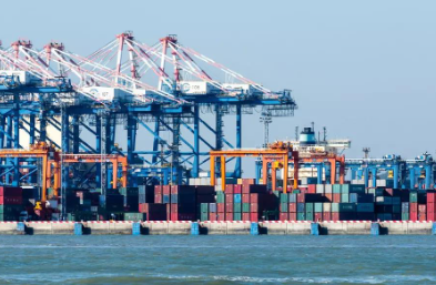 散貨船需要高技術(shù)的要求才能攜帶集裝箱貨物