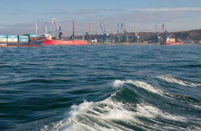 干貨船和甲板船作為兩種常見的運輸船舶，有什么不同