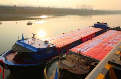 散貨船裝貨是現(xiàn)代航運(yùn)業(yè)效率與可持續(xù)性發(fā)展的試金石