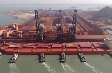 大型散貨船將繼續(xù)作為連接世界的橋梁，承載著全球經(jīng)濟(jì)一體化的夢想