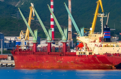 散貨船將繼續(xù)發(fā)揮其獨(dú)特優(yōu)勢(shì)，為全球貿(mào)易的發(fā)展貢獻(xiàn)更大的力量