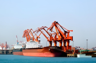 上海大型散貨船不僅僅是冰冷的鋼鐵結(jié)構(gòu)，更是充滿(mǎn)活力的經(jīng)濟(jì)體