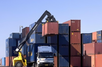 上海海運(yùn)整箱價(jià)格的主要影響因素，嘗試預(yù)測(cè)未來(lái)的市場(chǎng)走向