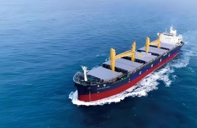 散貨船裝貨過(guò)程不僅關(guān)系到貨物的安全送達(dá)，更直接影響到運(yùn)輸效率與成本