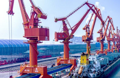 散雜船海運(yùn)以其獨(dú)特的運(yùn)輸方式、巨大的載貨能力，成為連接各國經(jīng)濟(jì)的重要紐帶